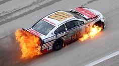Ohnivé peklo v NASCAR! Pilot děsivou havárii přežil