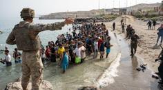 Desetitisíce migrantů už Ceutu opustily. Nedali nám ani chleba, stěžují si