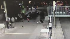 Strašlivá nehoda v Mladé Boleslavi! Náraz auta do lidí zachytila kamera