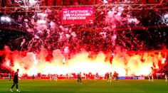 Divočina v Amsterdamu. Pyro ukončilo zápas Ajaxu, klub hledá pachatele