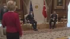 Ponížení von der Leyenové. Turci ji nechali stát, pak odstrčili na pohovku