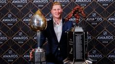 MacKinnon je hráčem sezóny NHL, McDavid bez trofeje. Nováčkem Bedard