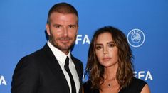 Vánoční fotka Beckhamových baví internet. Fotbalista závidí svým synům