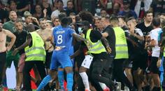 Fanoušci Nice vnikli na stadion poté, co lahvemi napadli hráče Marseille