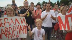 Protesty v Bělorusku neutuchají. Cichanouská podpořila demonstranty
