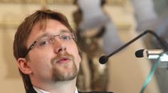 Ministr dopravy Dobeš rezignoval, zničily ho problémy s registrem vozidel