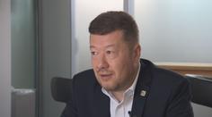 Předsedou Sněmovny zvolili poslanci Tomia Okamuru. Získal 107 hlasů