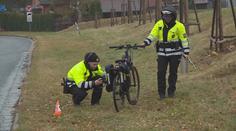 Cyklistka srazila tři chodce, kteří spěchali do práce. Sama se vážně zranila