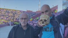 Argentinec vzal na zápas lebku svého dědečka. Fandil až do smrti, říká