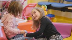 Ema (7) přežila těžký porod dvojčat. Potřebuje speciální vozík