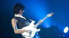Zemřel kytarista Jeff Beck. Na poslední tour vyrazil s Johnnym Deppem, zahráli i v Praze
