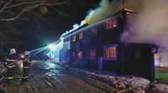 Požár zachvátil chatu Tesák na Kroměřížsku. Zasahovalo asi 80 hasičů