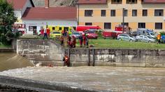 Policie tragédii u jezu řeší jako trestný čin! Zemřela dívka i její vedoucí