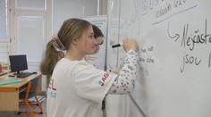 Česko má nedostatek zdravotních sester. Firma pro ně otevřela střední školu