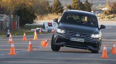 Další oběť losího testu? VW Tiguan mezi kužely poskakoval jako balón!