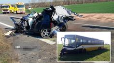U Znojma se srazily autobus a 2 auta. Jeden mrtvý, 5 zraněných