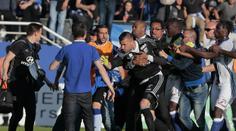 Nedohráno! Fotbalisty Lyonu napadli v poločase fanoušci