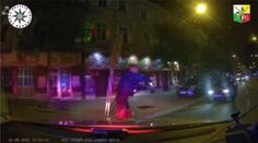 Policista na výletě poznal kradené BMW, strhla se zběsilá honička
