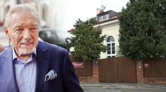 PŘÍMÝ PŘENOS z Bertramky: Gott zemřel, lidé se loučí s Mistrem