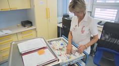 Na onkologii je nedostatek zdravotních sester. Musí tak pracovat přesčas
