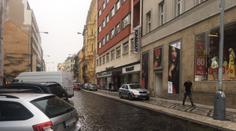 Žena v centru Prahy zastřelila lupiče. Byla to nutná sebeobrana