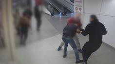 Snažil se ukrást sladkosti. Při potyčce jednomu členovi ochranky zlomil prst