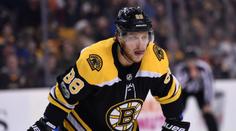 NHL: Pastrňák opět bodoval, Simon obstál v premiéře