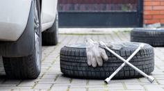 Dojíždíte v létě zimní pneumatiky? Test ukázal, že to rozhodně není dobrý nápad