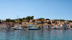 Češi na dovolené v Chorvatsku našli tašku s milionem korun. Skončili ve vězení