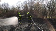Muž si odskočil a chtěl zahladit stopy. Zaměstnal pražské hasiče