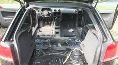 Zloděj auto doslova vyluxoval, netknutý zůstal jen volant. FOTO