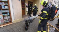 V Ostravě explodovala baterie elektrokoloběžky. Požár zranil pět lidí