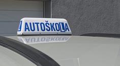 Instruktor s žákem v autě měl ohrožovat chodce. Byla mezi nimi i jeho expartnerka