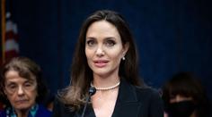 Angelina Jolie na nových fotografiích odhalila jizvy. Promluvila o vážné nemoci