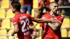 Hložek v debutu skóroval, trefil se i Schick. Leverkusen ale ostudně padl