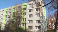 Soud snížil trest ženě, která vyhodila syna z okna