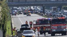 Dálnici D1 blokovaly tři řetězové nehody. Havarovalo při nich 11 aut