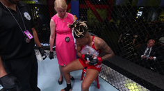 Bizarní knokaut v UFC. Zápasnice prohrála po zásahu do ňadra