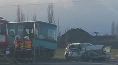 Srážka s autobusem: Řidička (18) zemřela, kamarádka bojuje o život