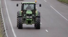 Stařík (84) sedl na traktor a zmizel. Našli ho skoro o 100 kilometrů dál!