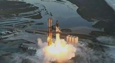 Muskova superraketa měla nakročeno do vesmíru. Pak opět explodovala