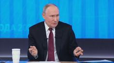 Putin si myslí, že s Ukrajinou udělal chybu. Napadl by ji znovu, ale jinak