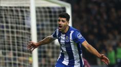 Porto fanouškům nabízelo sítě i praporky. Všechno se prodalo