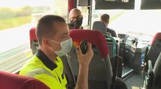 Policisté cílí na nepozorné řidiče. Využívají k tomu speciální autobus