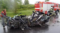 Z těchto fotek mrazí! Řidič osobáku nemohl střet s kamionem přežít