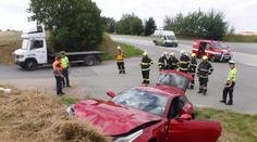 VIDEO: Firemní Ferrari za miliony bouralo u Benešova! Dva zranění