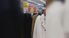 Malí obchodníci zuří! Tesco přes zákaz prodává oblečení pro dospělé