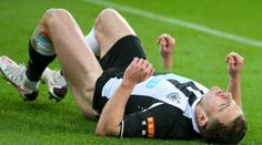 Newcastle se topí v problémech a hledá útočníka. Spasí Straky Schick?