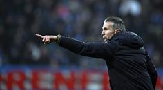 Bizár v Nizozemsku. Rozhodčí nechal na  hřišti dvanáct hráčů. Rozčílilo to ikonu