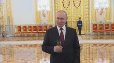 Opilý Putin blábolil na veřejnosti. Řekl, jak bude pokračovat válka